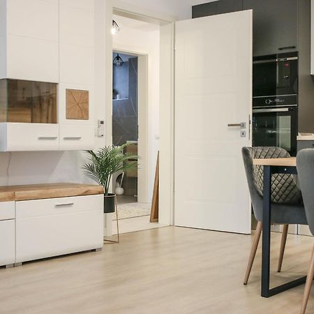 The Next Door Apartaments Bucarest Esterno foto