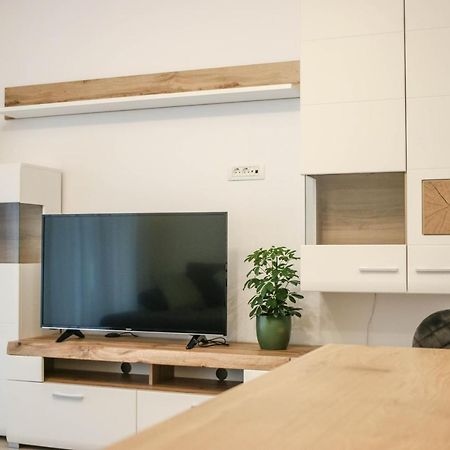 The Next Door Apartaments Bucarest Esterno foto