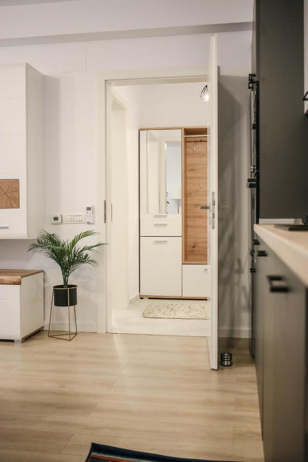The Next Door Apartaments Bucarest Esterno foto