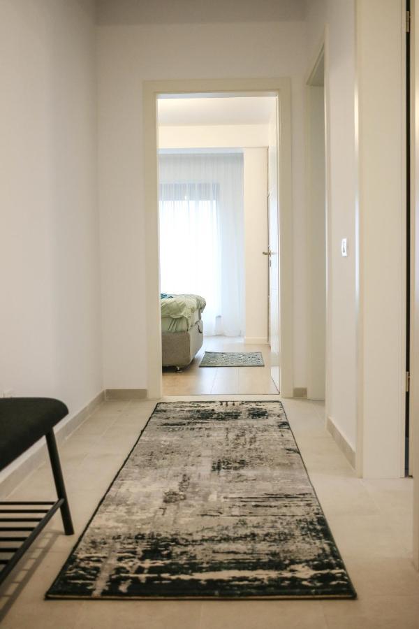 The Next Door Apartaments Bucarest Esterno foto