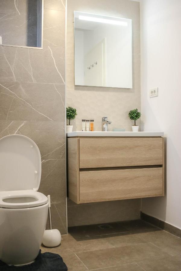 The Next Door Apartaments Bucarest Esterno foto