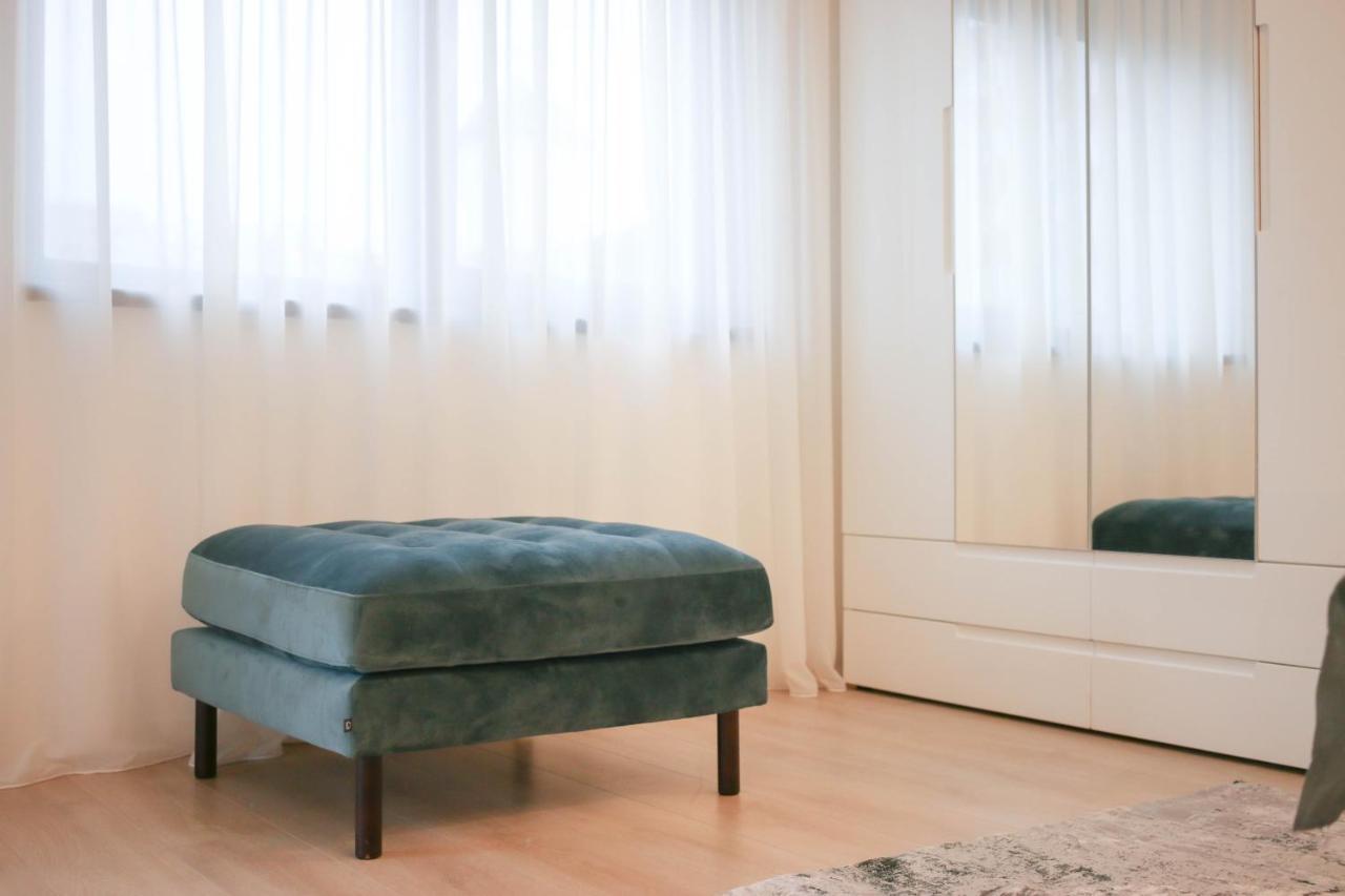 The Next Door Apartaments Bucarest Esterno foto