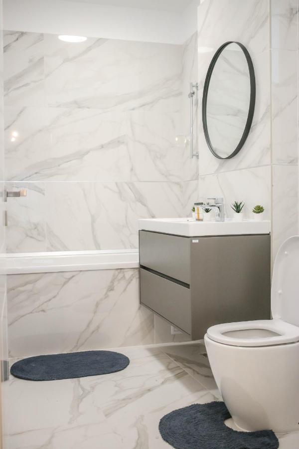 The Next Door Apartaments Bucarest Esterno foto