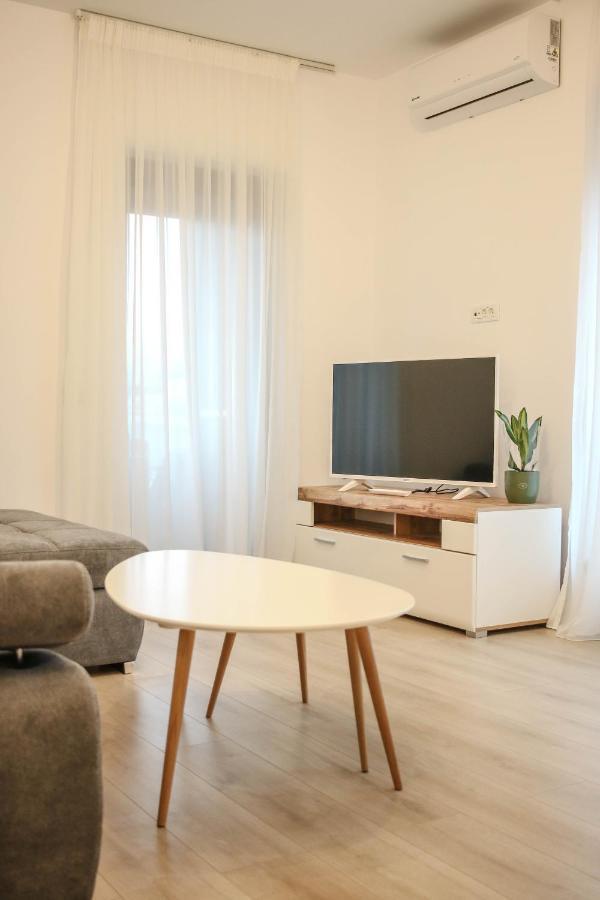 The Next Door Apartaments Bucarest Esterno foto