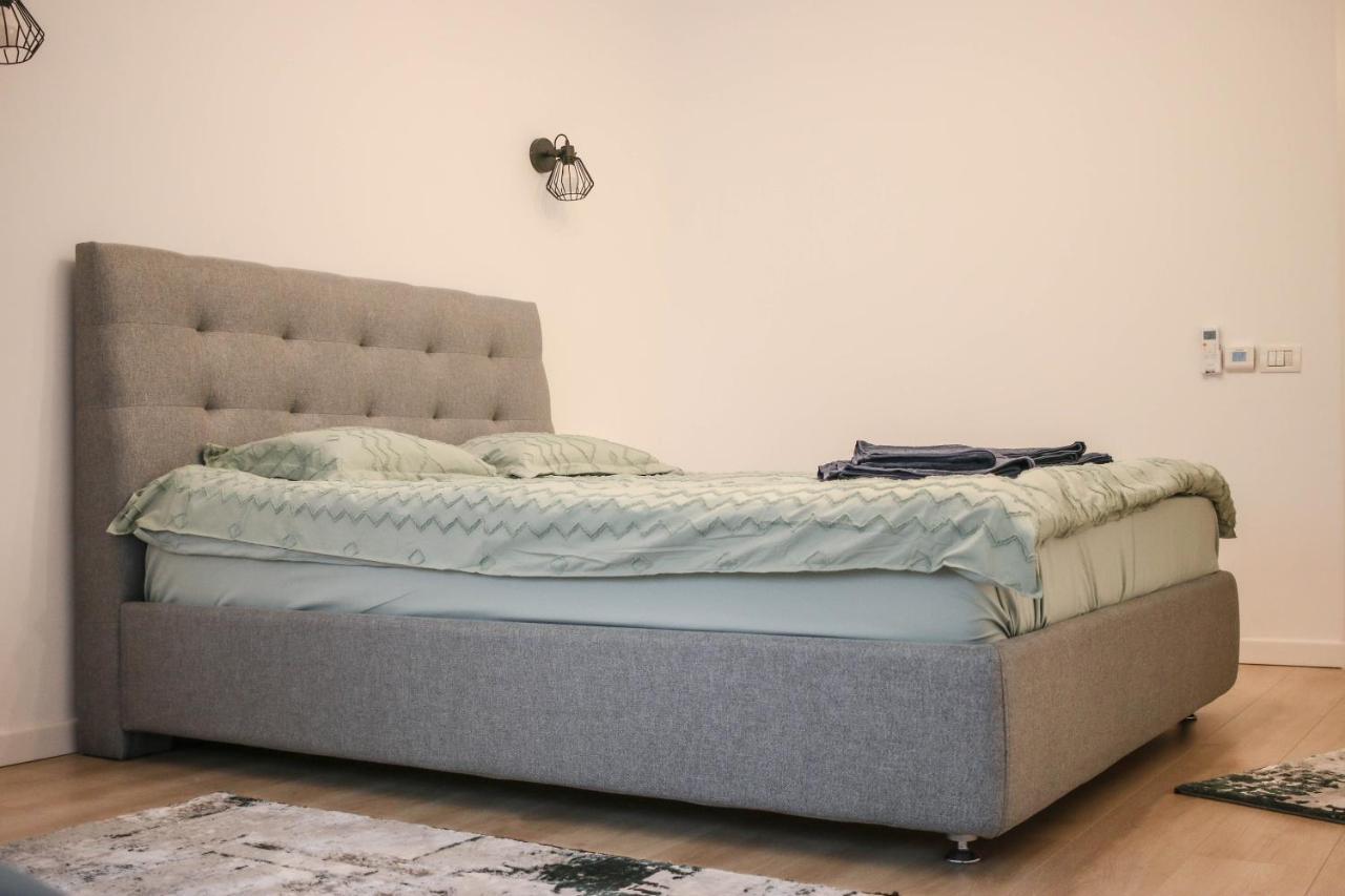 The Next Door Apartaments Bucarest Esterno foto